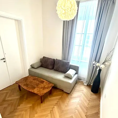 K-12 Loft Apartment *